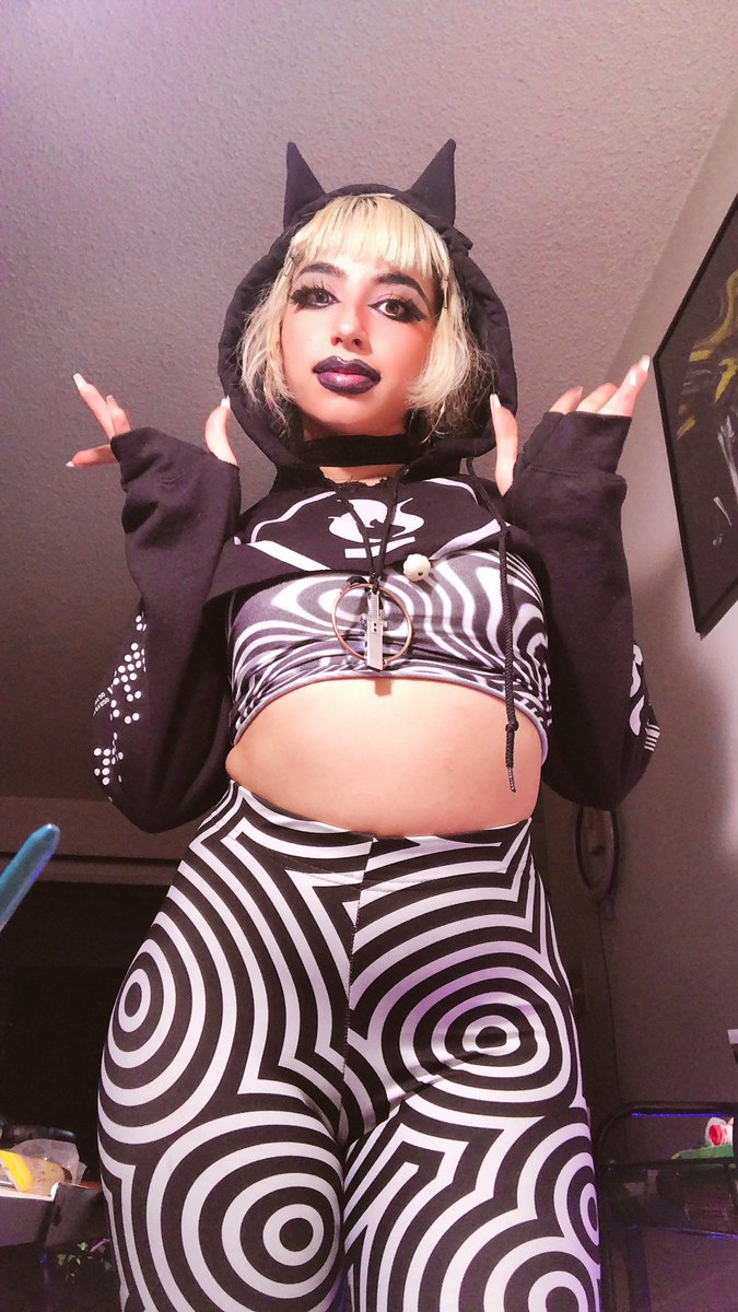 dustrial's tweet image. Iko in dustrial joggers and leggings 
#usergenerated