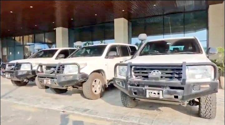 طلال چوہدری یہ استعمال شدہ اور ایکسپائر گاڑیاں آپ اپنے پاس رکھ لے، علی امین گنڈاپور نے کچھ دنوں پہلے الریڈی پولیس کیلئے درجنوں بلٹ پروف گاڑیاں خرید لی تھی اور آنے والے دنوں میں حکومت خیبرپختونخوا اور خرید لیں گے۔