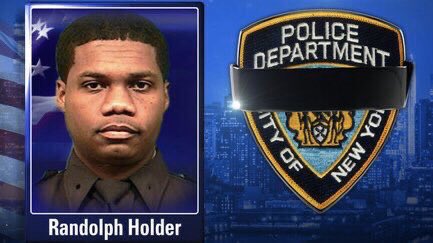 We remember Detective Randolph Holder, who gave his life in service to our city in 2015. His bravery and commitment to keeping New York safe continue to inspire us every day. May his legacy live on. 💙 #NYPD #NeverForget
