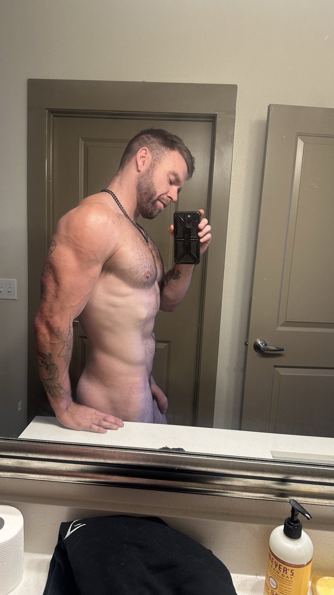 Surpassed 1k followers over night! Thank you all! 🥹❤️😘😈