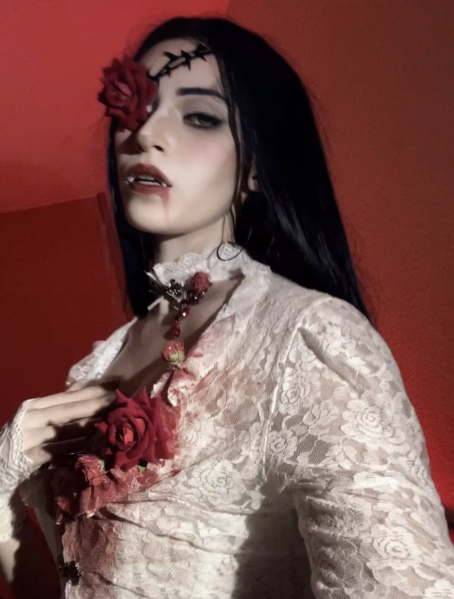 fr0zam's tweet image. vampire caitlyn #cosplay 🥀
art inspo : @rimri4mm