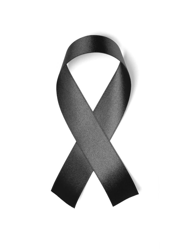 UEValles's tweet photo. La UEV ret homenatge a Sandra Peña, víctima d'una realitat a erradicar: el #Bullying

Casos com el seu evidencien la manca d'acció de centres que ignoren avisos.

Si pateixes o coneixes un cas, NO callis! Busca ajuda.

Les vides dels estudiants importen. 

#StopAssetjament https://t.co/pzXRyx1Unx