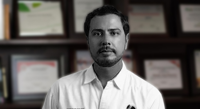 notivideo's tweet photo. Matan a Bernardo Bravo
Comunicado de la FGE:  Llevamos a cabo actos de investigación por el homicidio de Bernardo Bravo Manríquez, presidente de la asociación de citricultores del Valle de #Apatzingán.
Bravo Manríquez fue localizado sin vida este día, abordo de su vehículo https://t.co/6VrTwOrYt9