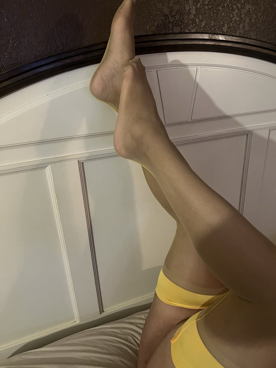 Monday morning vibes 
 #ThighHighs
   #LegFetish
   #LegWorship
  #StockingFetish
  #PantyhoseFetish
   #ThighHighsAndHeel  #FootFetish
  #ToeWorship
  #FeetGoddess
   #ObeyMe