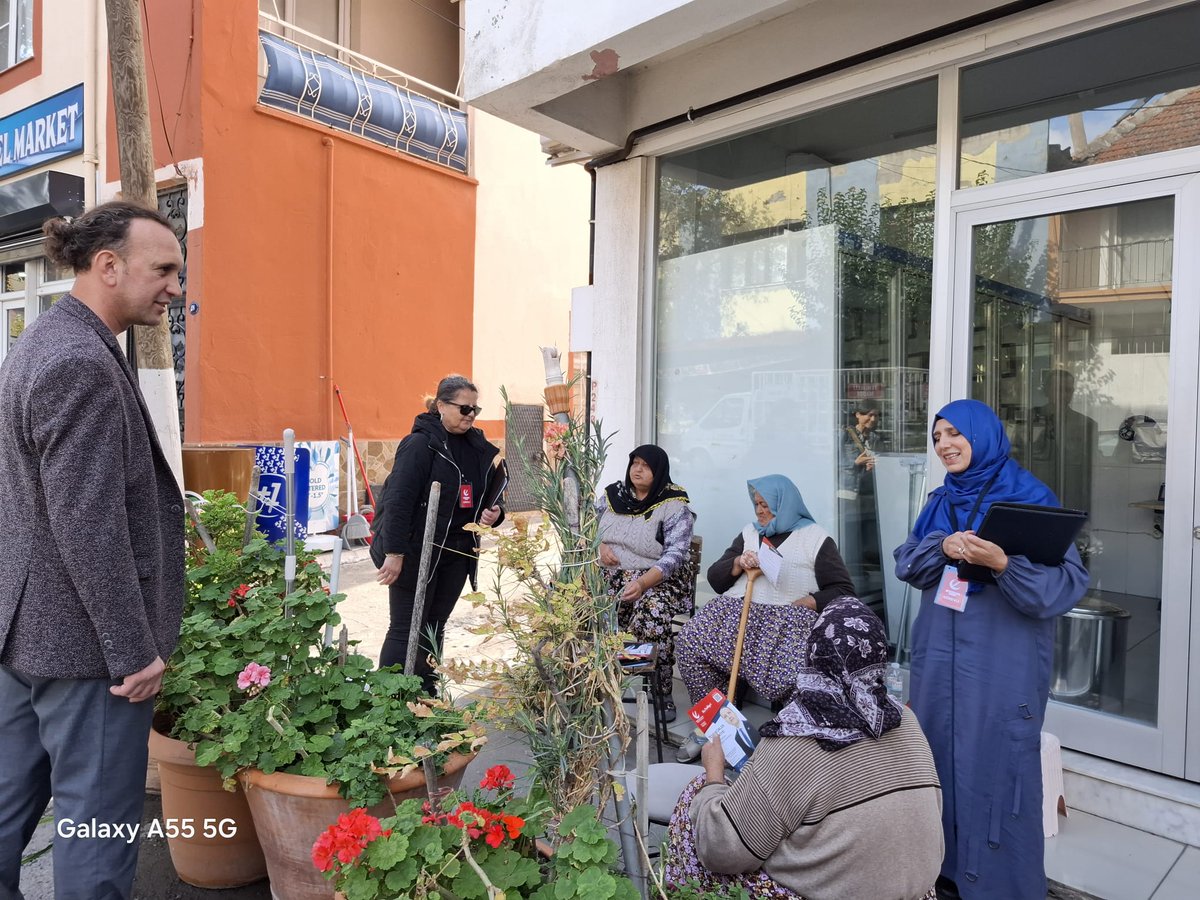 Yeniden Refah Partisi Aliağa İlçe Başkanlığı Hanım Kolları Olarak Helvacı Esnaf Ziyaret Programlarımız Devam Ediyor Partimize Teveccüh ve İlgiden Dolayı Teşekkür Eder Esnaflarımıza Hayırlı İşler Dileriz
#MilliGörüşünTekAdresi  #YenidenRefahPartisi sahada basmadık yer bırakmıyor👍