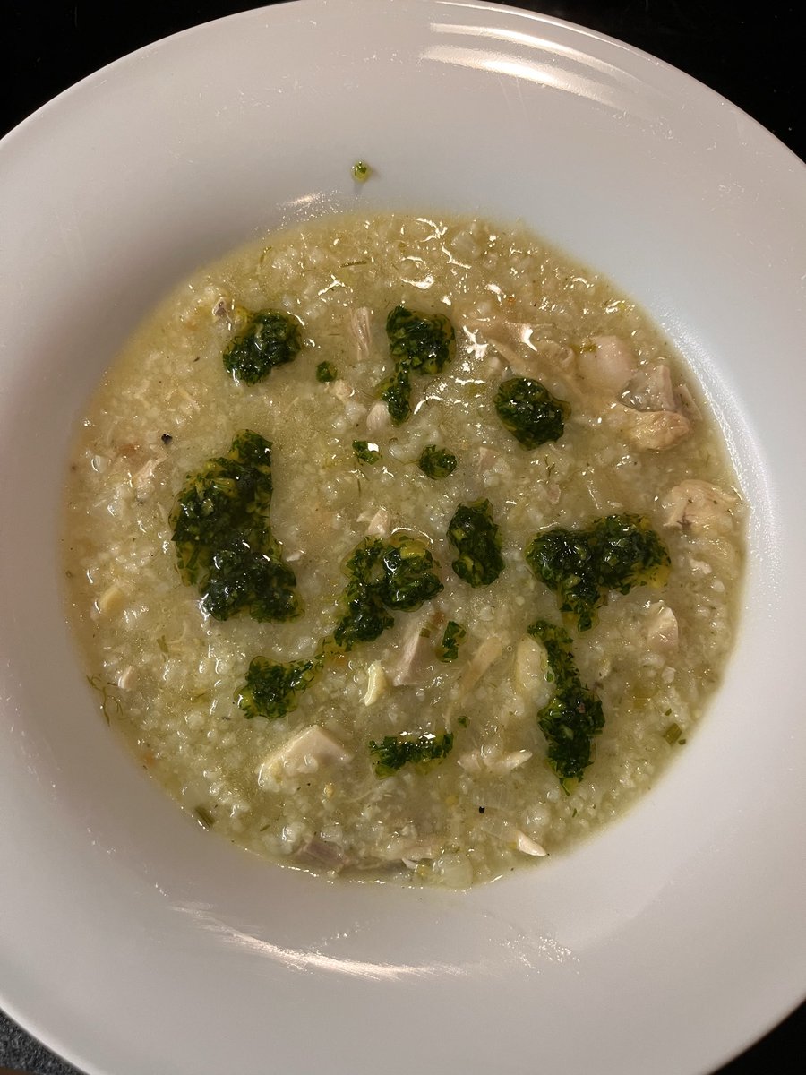 Portugiesische Hendl-Reis-Suppe mit Kräuter-Chili-Öl