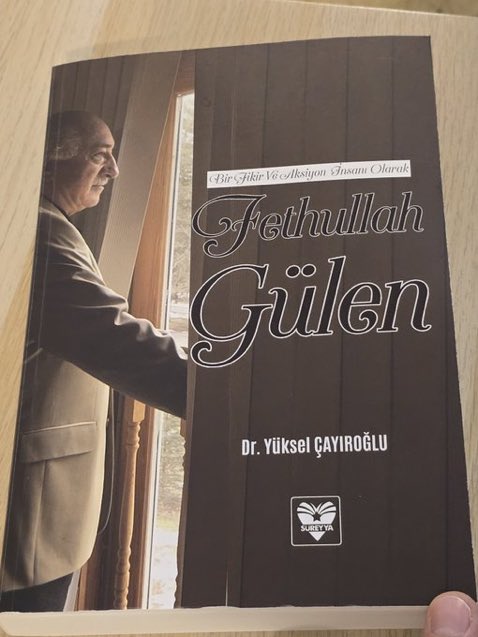 insankazanacak's tweet photo. Hocaefendiyle Anladım

Tatmadın bu Dünyadan görüp,bakıp geçtin Hocam.
Sensiz tad vermiyor artık koskoca Devran,
Layık değiliz ama isteriz yanında bir mekan,
Bu Dünyada görmedik,ahirette ayırmasın Rahman
#imHandelnGedenken
#GülensLegacy

#snapchat Kıbrıs #FBvKG
#EGMPromosyondaRek https://t.co/1F0I9qSVSn