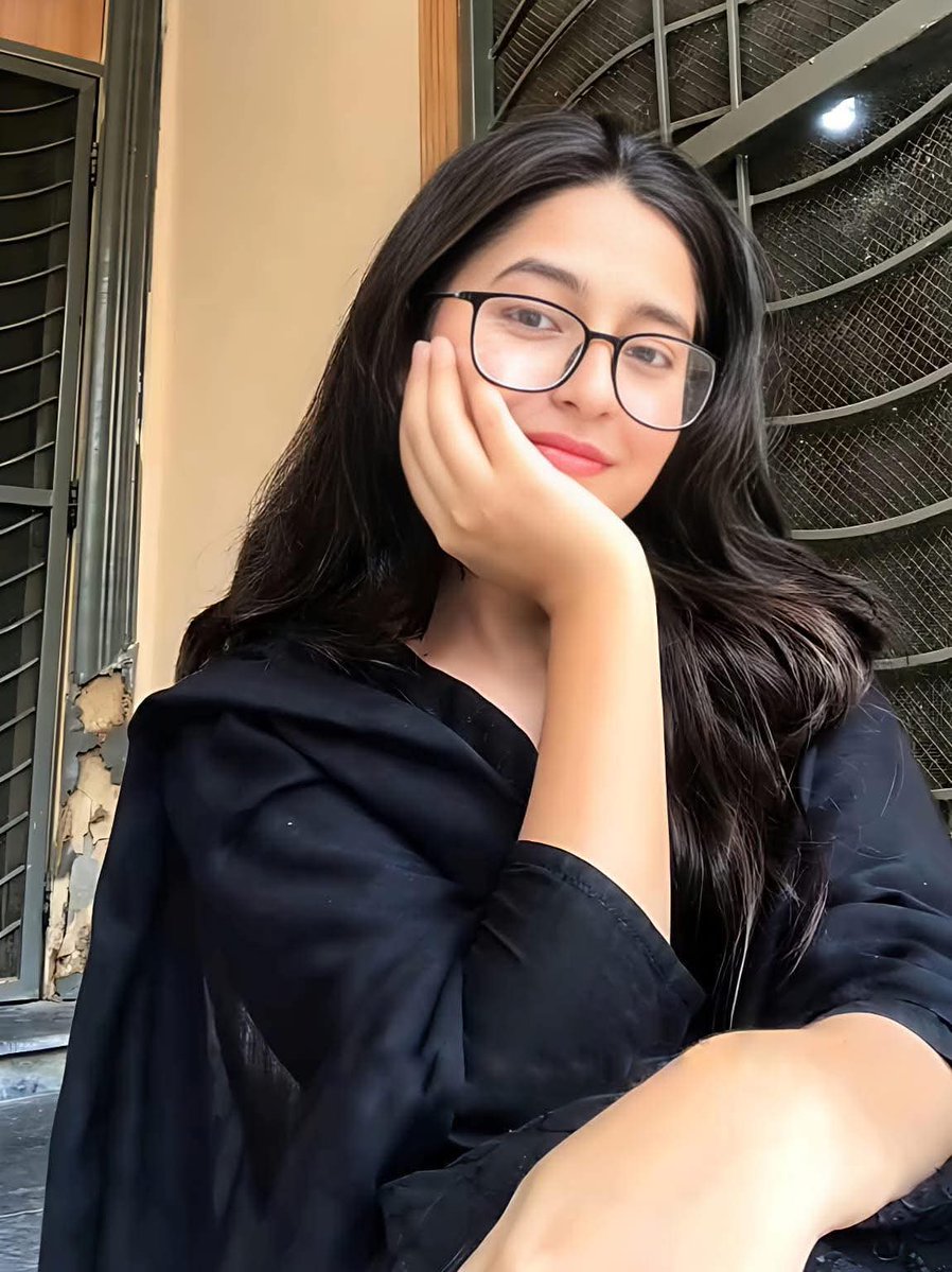 آپ نے دیکھی تو ہونگی
 آپ کو دیکھتی ہوئی آنکھیں🖤