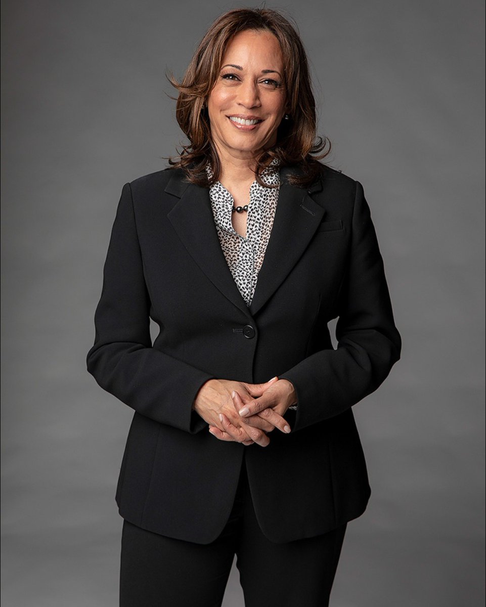 Happy Birthday to the 49th Vice President of the U.S., Kamala Harris! 🇺🇲
Born on October 20, 1964 in Oakland, California, Kamala Harris made history on January 20th, 2021, when she became not only the first woman, but also the first Black &amp; Asian person to assume the office of