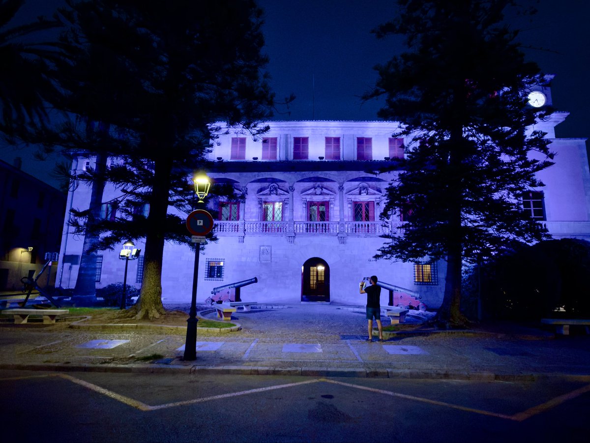 Consolat de Mar (@elconsolat) on Twitter photo 💜 Avui il·luminam el Consolat de Mar, la seu del <a href="/goib/">Govern de les Illes Balears</a> i la casa de tots, de color lila.
Ho feim per donar visibilitat al Dia Internacional de la Mastocitosi i les Patologies Mastocitàries, unes malalties minoritàries però molt presents en la vida de qui les pateix. 💜 Avui il·luminam el Consolat de Mar, la seu del <a href="/goib/">Govern de les Illes Balears</a> i la casa de tots, de color lila.
Ho feim per donar visibilitat al Dia Internacional de la Mastocitosi i les Patologies Mastocitàries, unes malalties minoritàries però molt presents en la vida de qui les pateix.