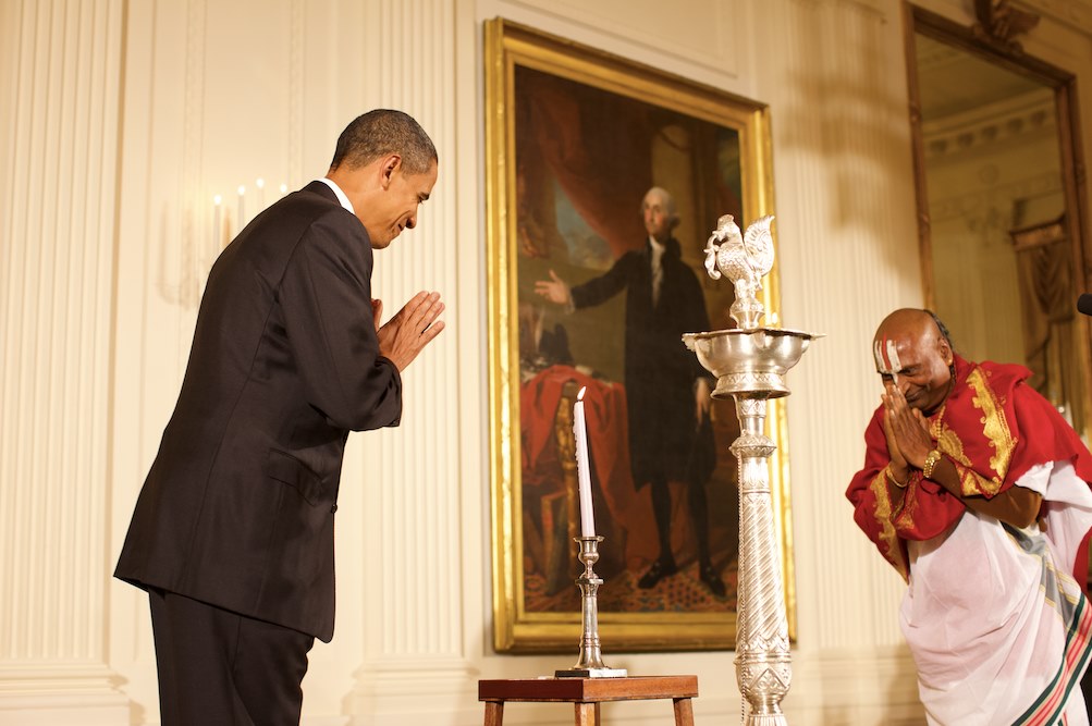 ObamaFoundation's tweet image. Wishing a bright and joyful Diwali to all who celebrate!
In 2009, President Obama lit the first diya at the White House—honoring a tradition that reminds us light always triumphs over darkness.