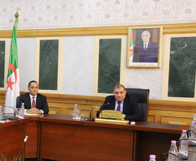 Algerie_aps's tweet photo. Le ministre de la #Justice préside la cérémonie d'installation du nouveau DG de l'#OCRC 

🔗https://t.co/r3otHXUCkz https://t.co/EvsualQcIn