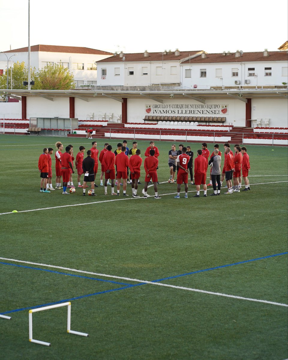 adllerenenseof's tweet photo. ¡Toca recuperar y seguir trabajando!💪🏼

#SiVolvieraANacer | #TerceraRFEF https://t.co/wtX9AJ63hX