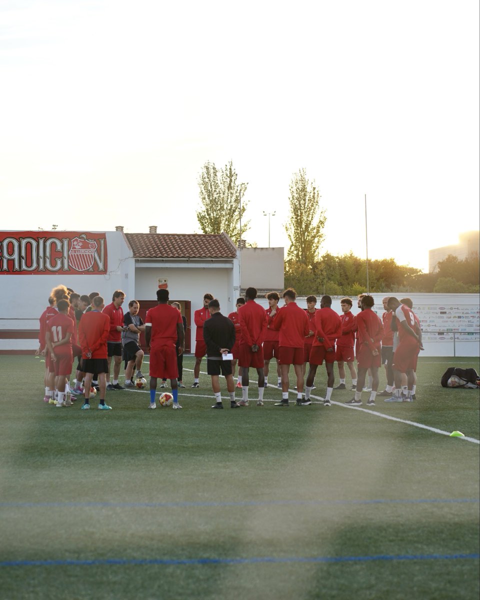 adllerenenseof's tweet photo. ¡Toca recuperar y seguir trabajando!💪🏼

#SiVolvieraANacer | #TerceraRFEF https://t.co/wtX9AJ63hX