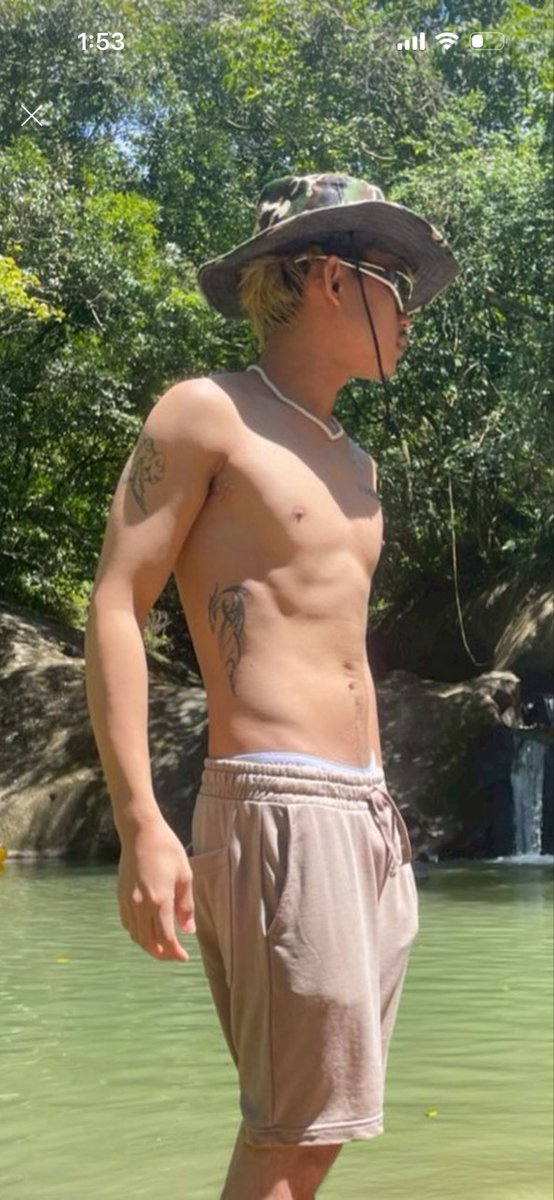 星期六跟朋友去漢士
認識了一位菲律賓1號大學生弟弟
但玩得有點粗暴
被捅的一把眼淚一把鼻涕的
含淚在吃屌🥲
不過被幹的很爽🥰🥰🥰