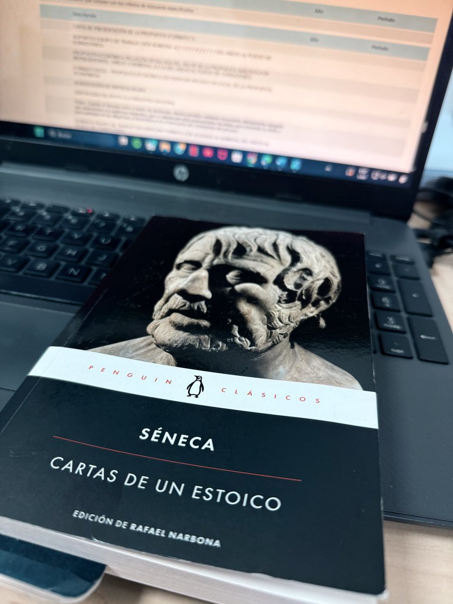 Adentrándome en el mundo de los estoicos me topé con este libro, ha sido mi acompañante en estos meses de tantas emociones.🫂