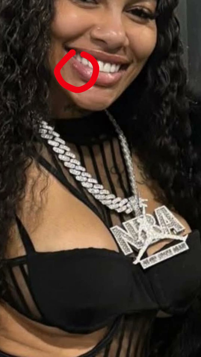 😂😂😂😂😂😂😂 yo some bitches would real live do ANYTHINGGGGGG