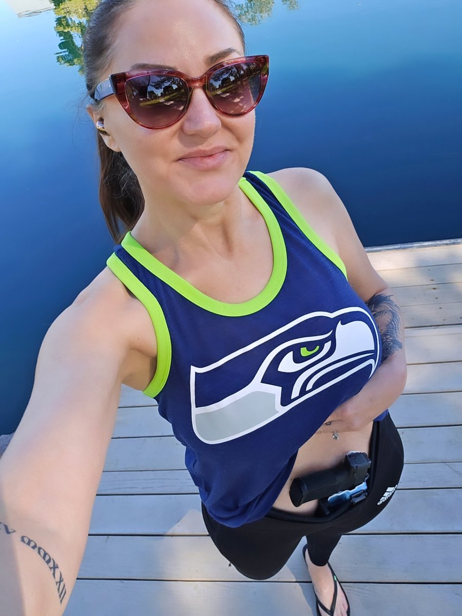 Seahawks and Sig Sauer make Mondays a little better. 💙💚💙💚