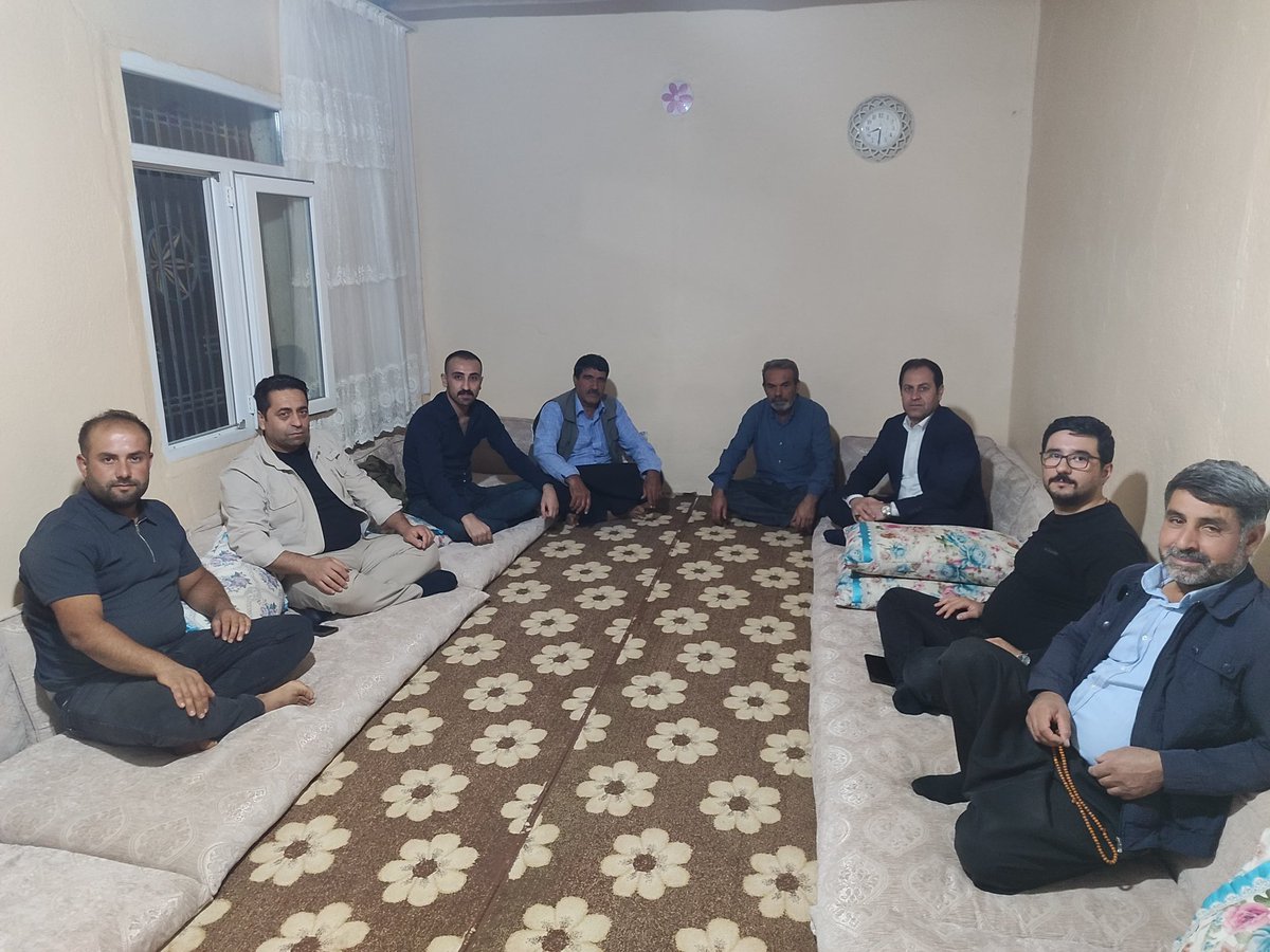 Gönülden gönüle kurulan bu bağlar, bizi daha da güçlü kılıyor. 

📍Kırsal Mahalle Hane Ziyareti 

İlçe Başkanımız <a href="/SEToprak_/">Selahaddin Eyyüb Toprak 🇹🇷</a> Gençlik Kolları Başkanımız <a href="/Mehmet_suzen63/">Mehmet Süzen</a>  Tügva İlçe Temsilcisi Cihan Ayiş ile birlikte 

Çamurlu Kırsal Mahallemizde ikamet eden Adnan Kılıç Bey’i