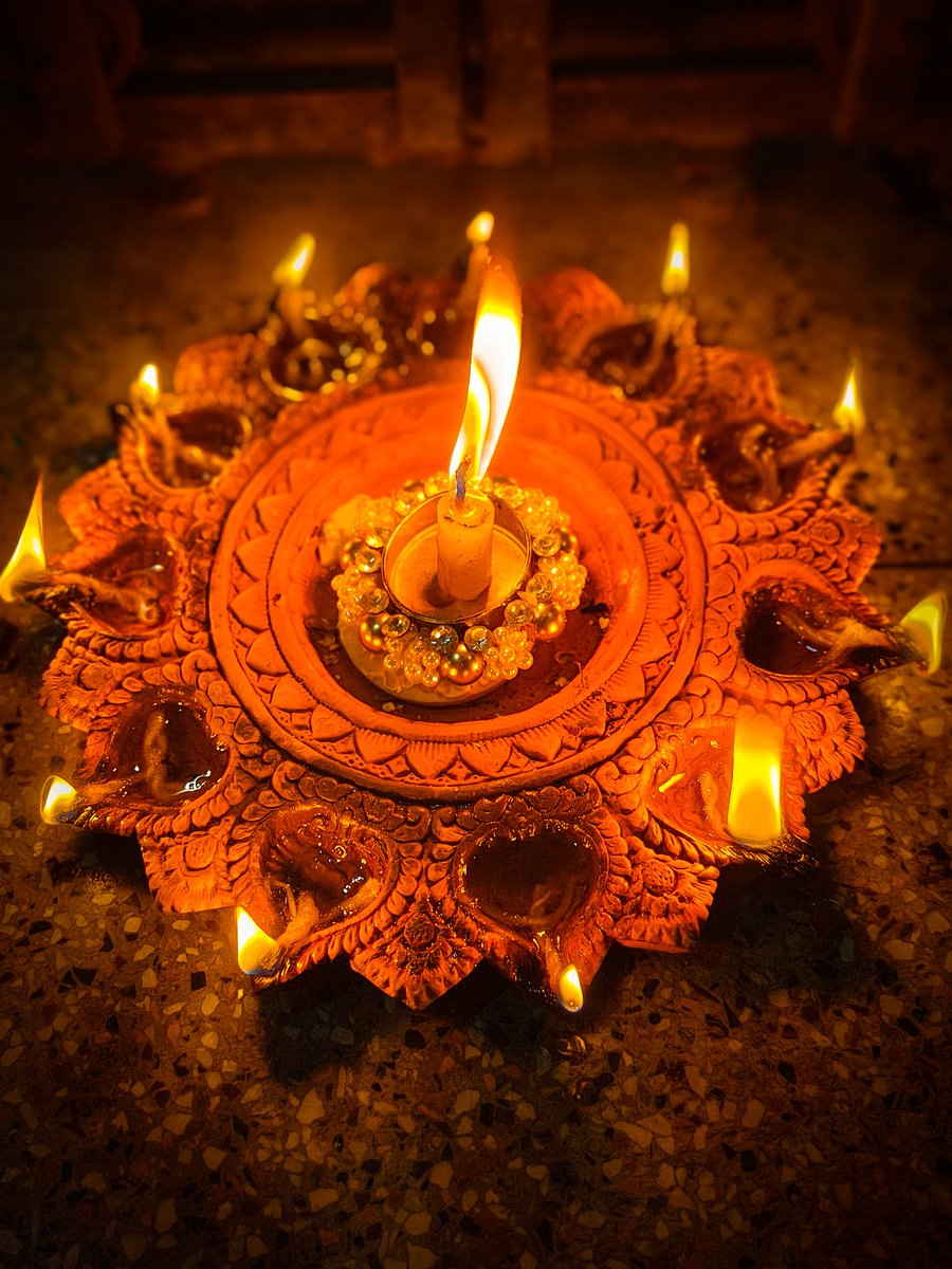arinjitdhar05's tweet photo. 🎇🪔 HAPPY DIWALI🪔🎇 https://t.co/ns7Ctzbw8z