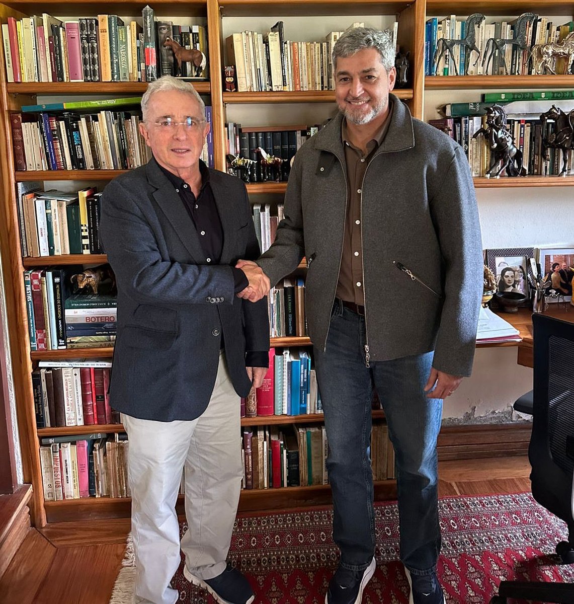 Gracias por recibirme en su casa, presidente <a href="/AlvaroUribeVel/">Álvaro Uribe Vélez</a>. Todo mi respeto y gratitud.