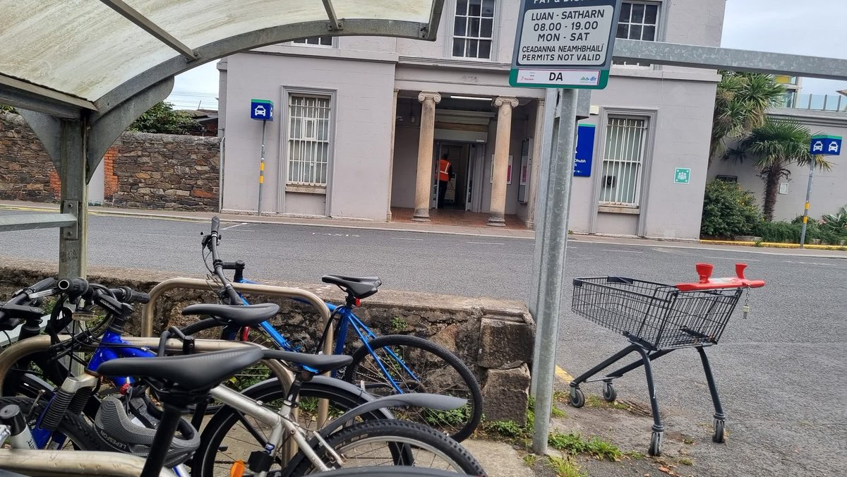 Aontú Dun Laoghaire Rep Mairead Tóibín <a href="/TobinMairead/">Mairead Tóibín</a> identifies the issue of bikes stolen at Blackrock train station and calls on Irish Rail to improve security. 

Two individuals from the same had their bikes stolen in recent times from the bike shelters in front of the Station