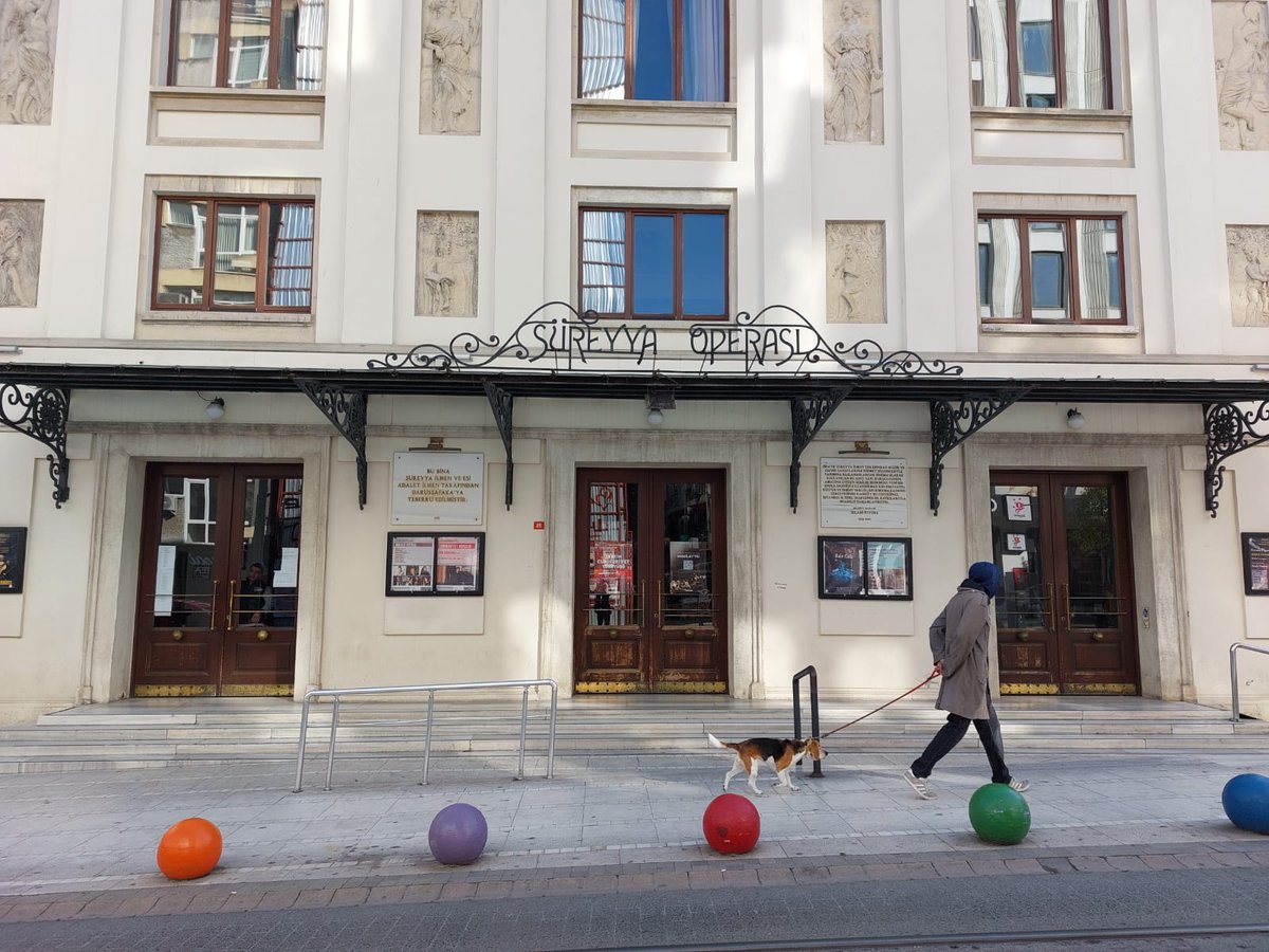 LotteRoux's tweet photo. İSTANBUL > Enregistrements au @SureyyaOperasi, une œuvre architecturale très inspirée du @DesElysees à Paris, pour explorer les relations entre Auguste Perret et la Turquie
Un podcast créé avec @AugerAntoine1, avec le soutien de l'@AcadBeauxarts, à découvrir en 2026
#architecture https://t.co/IcHTenHMRx