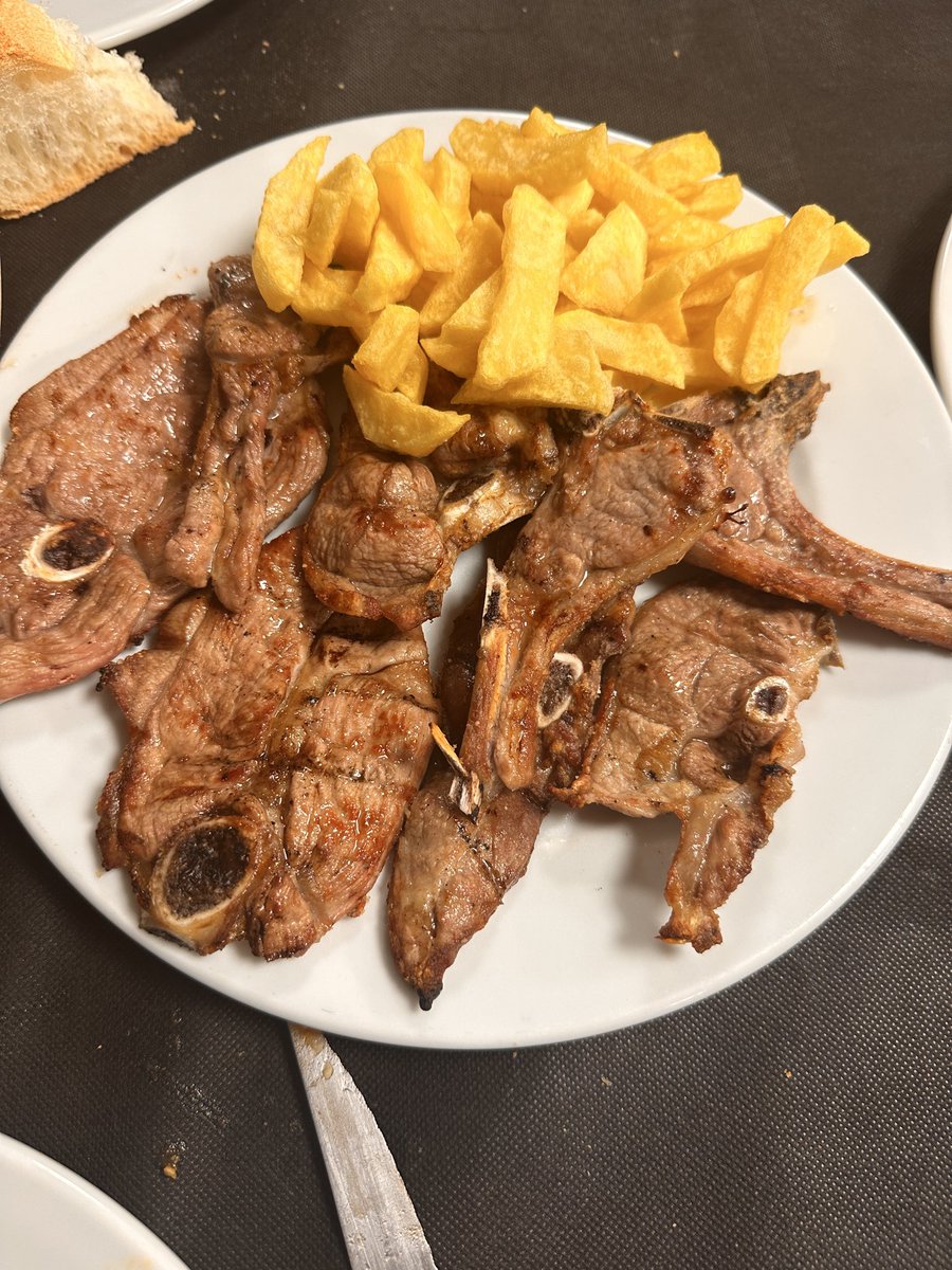 abreunvinito's tweet photo. Cocina sencilla casera basada en brasas y guisos en @rtelasolaneta De lo mejor en #culla @pacolonso @CulturaAlmuerzo @esmorzador @cacauencorfa
@vinglada @dilgogi @vinoWineEs @verema @FMazRa @xavisunsi @cocadepanses @JavierVinyuelas @jopesilver @manolomata @JesusDeBarqueta https://t.co/3jFO1utjHE