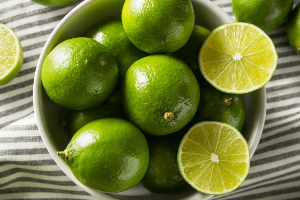 projwellnow's tweet image. MOVE OVER APPLES: LIMES MAY KEEP THE DOCTOR AWAY projectwellnessnow.com/move-over-appl…
