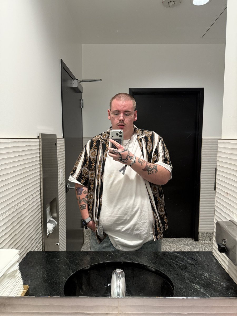 ToddoGG's tweet image. There's too many awesome people filled with so many great moments of hellos and fantastic conversations from being at the @GamerSupps booth for TwitchCon San Diego, seeing everyone who came up looking for me or @max_supps!
Thank you everyone and I can't wait for next time 💜