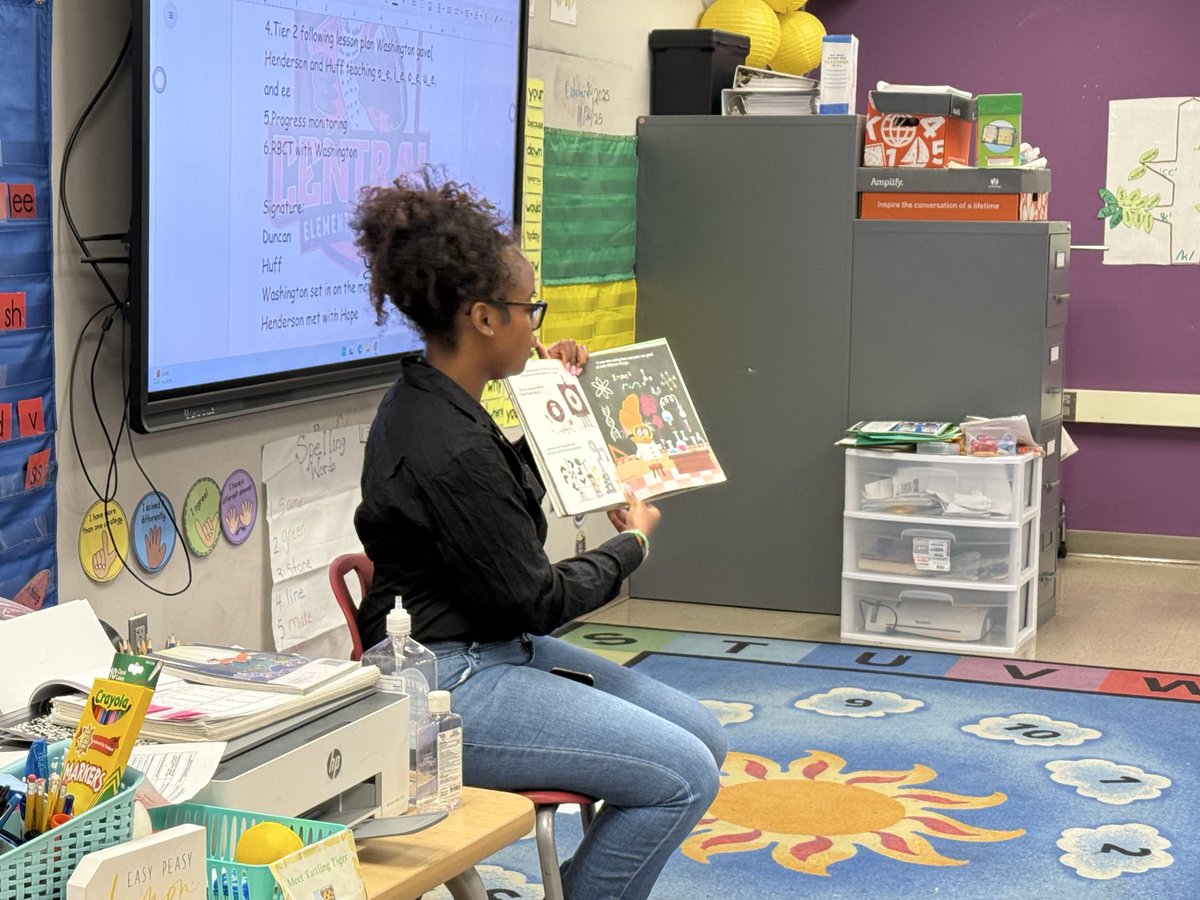 We were honored to welcome guest readers today from the NAACP University of Alabama Chapter! 📚✨ Thank you for inspiring our students and sharing the joy of reading with us.