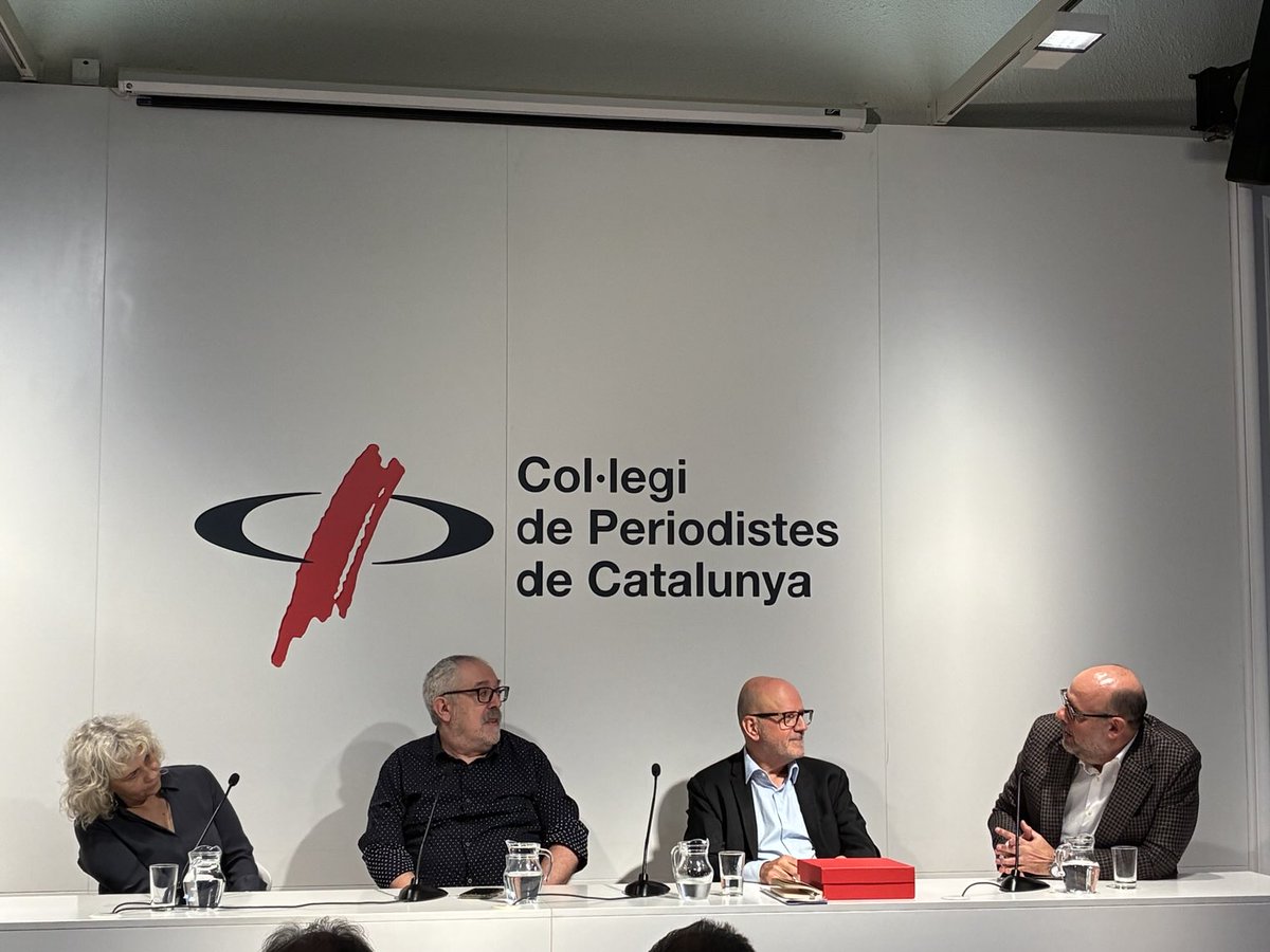 Lo flipas! Kings kuatre!!! Gracies per tantes lliçons i tantes hores compartides. El premi a ramon besa del cole de periodistes al ofici no es merescut, es de llei. Felicitats jefe