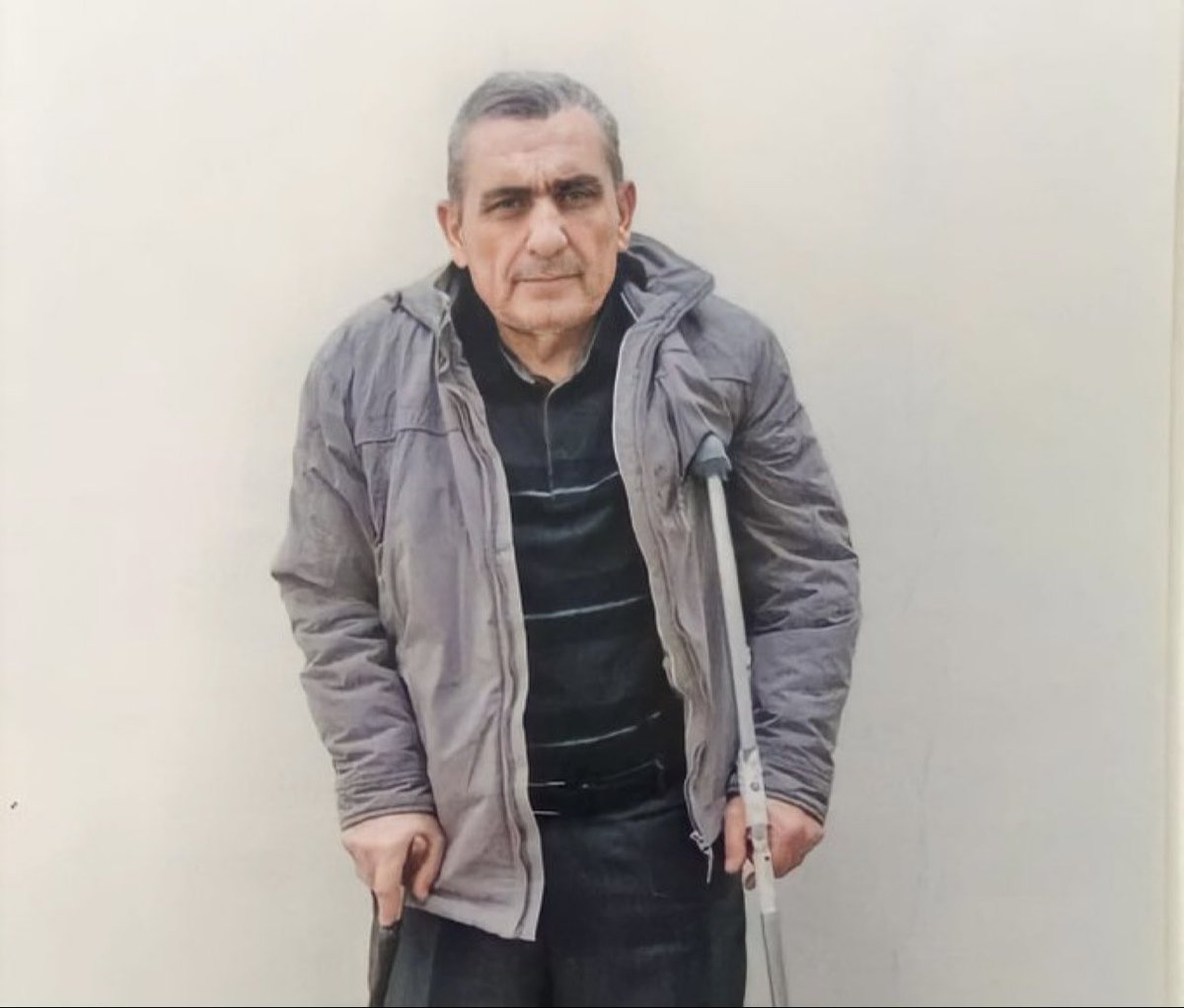 Kalp krizi geçiren %78 engelli Kazım Avcı, 67 yaşında hâlâ cezaevinde.
8 yıldır süren tutukluluk, bitmek bilmeyen hastalıklar…
Çocukken tren altında kalmış, sol bacağı yok! Bu tabloya sessiz kalmak insanlık mı?

<a href="/yaseminhadivent/">Yasemin Hadivent</a>;
<a href="/Acerakis/">Acerakis</a>
<a href="/cevirmennuray/">Nuray Çevirmen</a>

#KHKlılarSoruyor