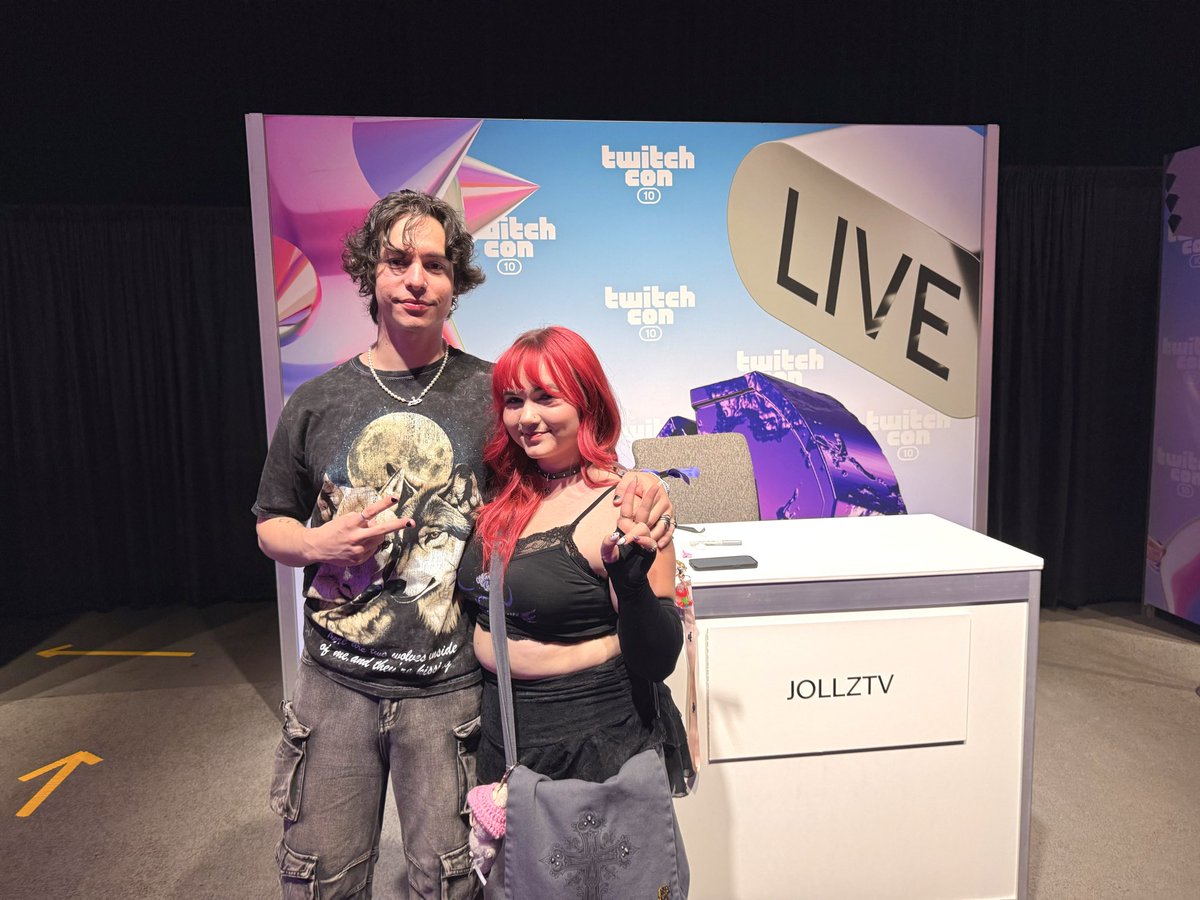shortandstoopid's tweet photo. twitchcon ‘25 was so so fun and I met so many amazing people ! thank you to everyone I met and I hope everyone enjoyed their little crochet keychains I made! Until next time 🫶🏻🤍 #TwitchConSanDiego https://t.co/OmK9byITe3