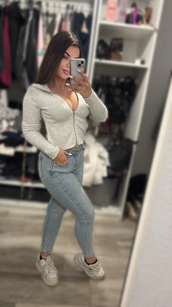 diosabulgara1's tweet image. Quiero tarjetas de Amazon,para comprar cositasss🤑🤑
#findom #beta #perdedor