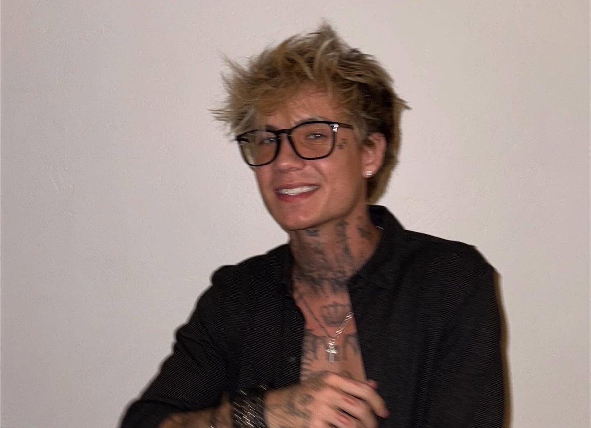 CelebrityInsid3's tweet image. jxdn stuns fans with new dance moves and a sneak peek at his upcoming music video! The emotional contrast and group choreography mark a bold new era—are you ready to learn the routine? #jxdn #NewMusic #ArtistEvolution