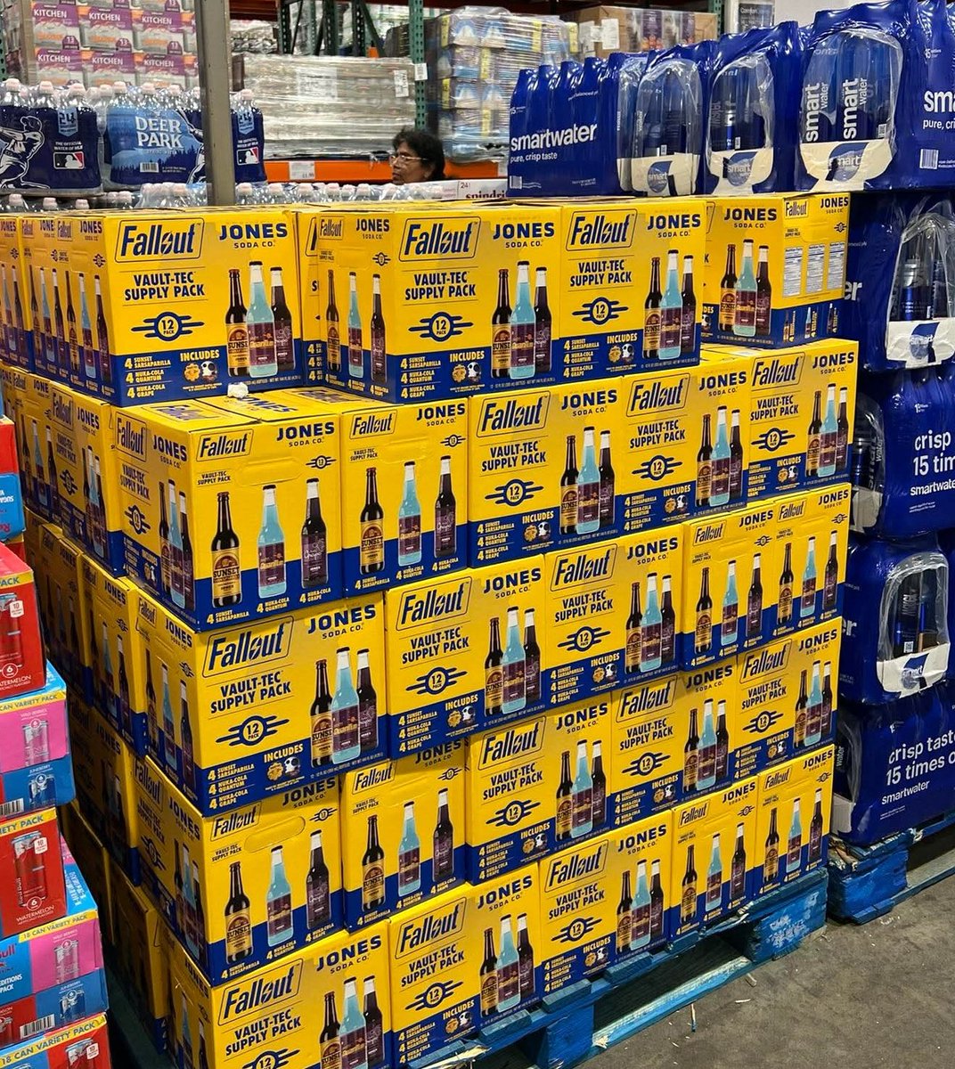 minteaeevee's tweet image. Scored- got 2 of them #fallout #nukacola @Bethesda_UK @Fallout