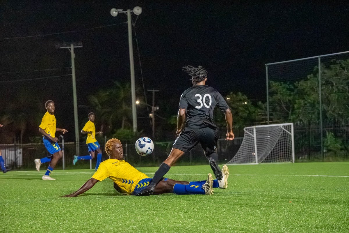 BahamasFootbal1's tweet image. Baha Juniors F.C. and Dynamos F.C. gave fans a tense, fast-paced matchup to start the season! 💥
One goal made all the difference. ⚽️
#BFAMensLeague #BahamasFootball #DynamosFC #BahaJuniorsFC