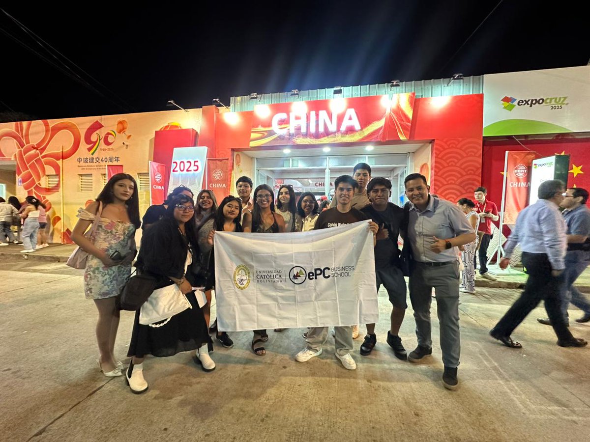 ePC_UCB's tweet image. 📍Experiencia académica en la Expocruz 2025

Estudiantes de la ePC Business School, junto al profesor Said Ramírez, participaron en la EXPOCRUZ 2025, en un viaje académico diseñado para mostrar el impacto que los negocios internacionales generan en nuestro país. 🇧🇴💼

#OrgulloePC