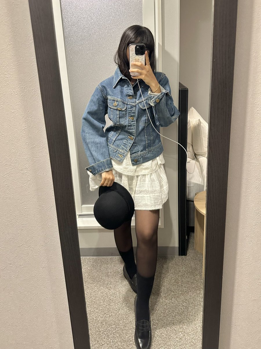 djc3c3's tweet image. I thrifted this denim jacket last night