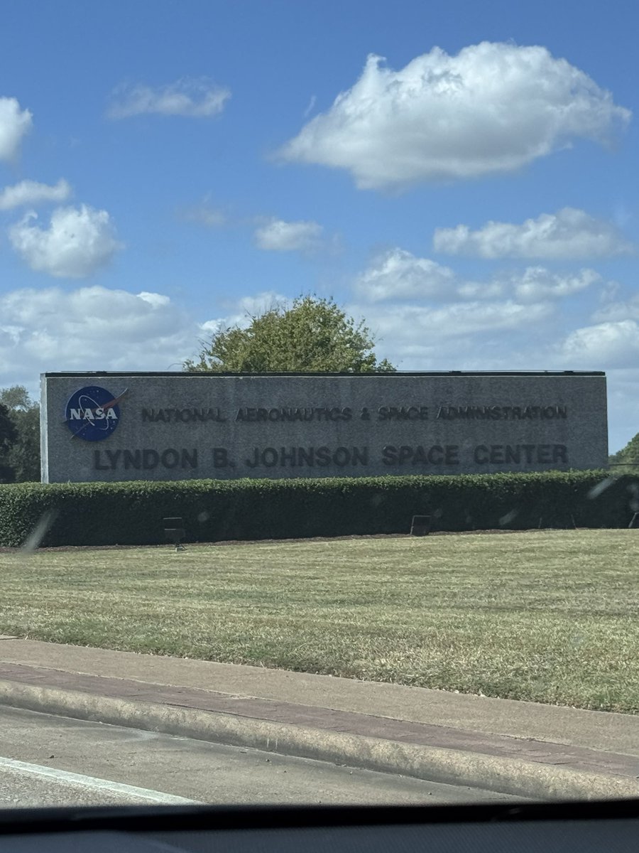 ninjamunkey's tweet image. Boyhood said work here. Adulthood said, “not so fast, roll a joint first…” man I’m pretty sure I work higher than astronauts. Stay lifted! #problemsolver