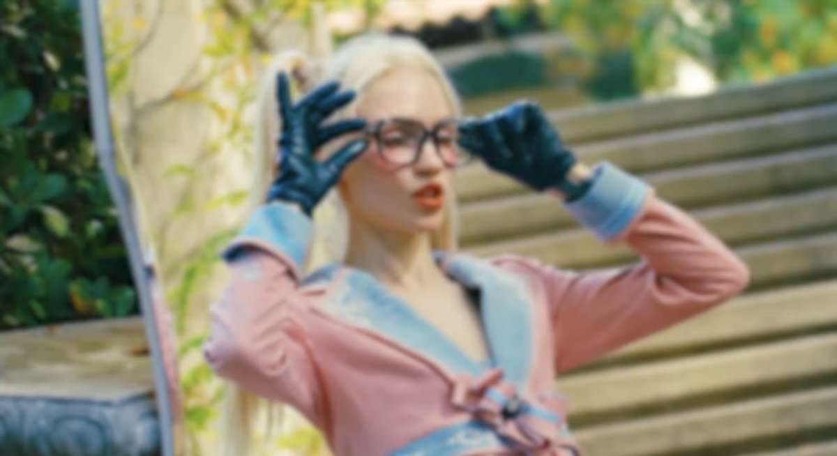 grimes on artificial angel’s mv