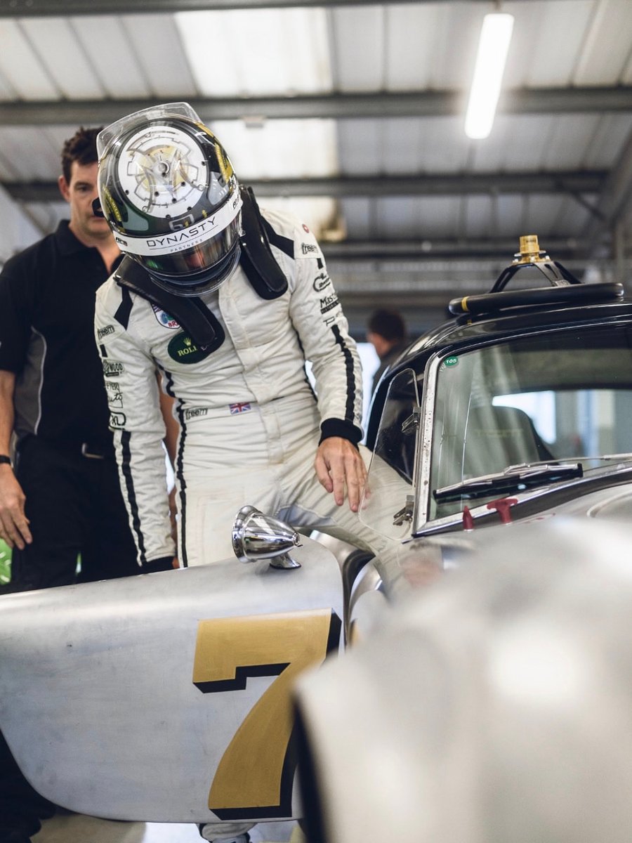 🏁 The A20 Historic – Where Heritage Meets Performance 🏁

Inspired by motorsport’s golden era, the FreeM A20 Historic Suit blends classic styling with modern technology.

Designed for comfort, safety, and timeless looks — perfect for drivers who live for vintage racing but