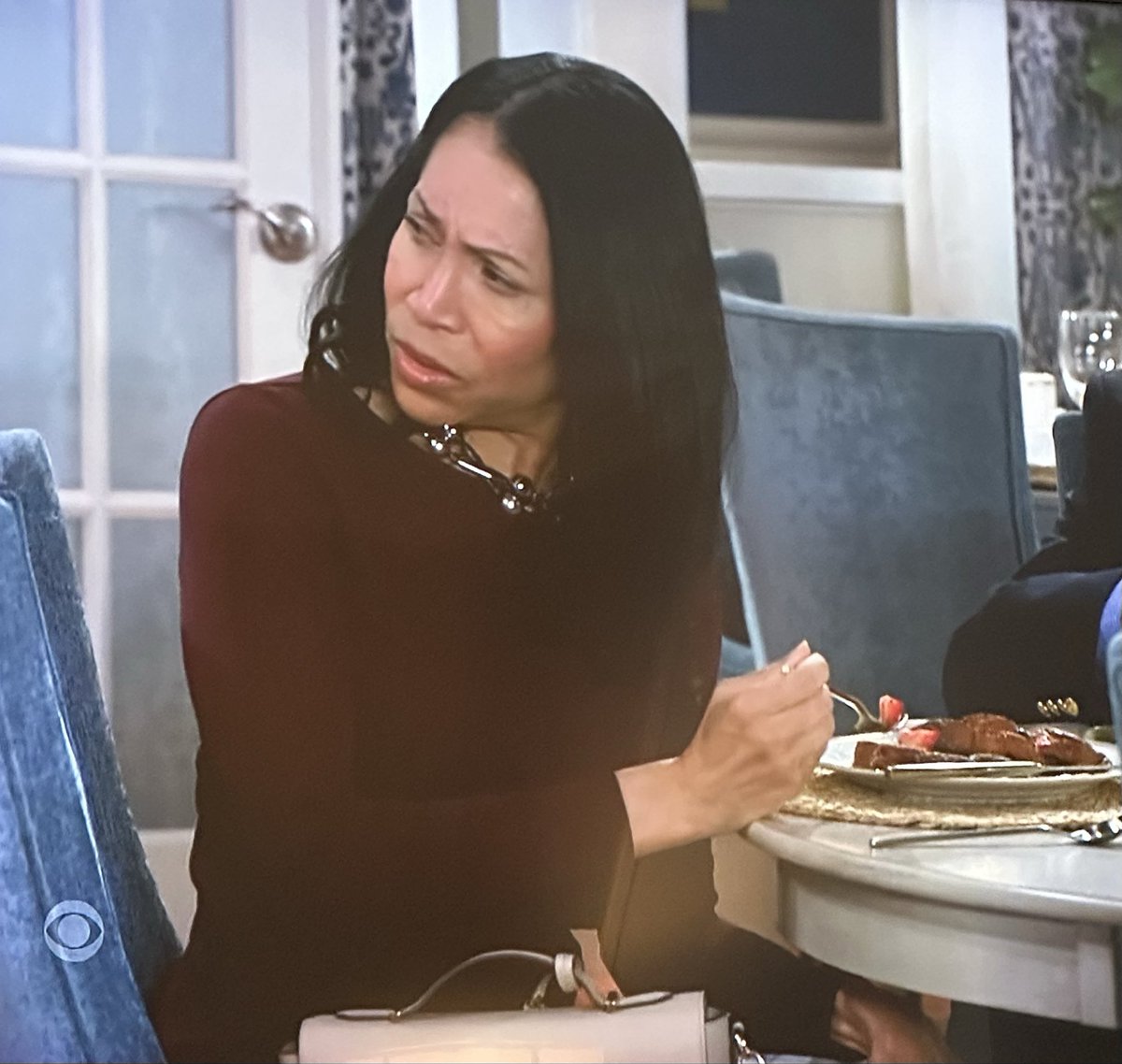 kayla_9908's tweet image. This lady at the table is over Leslie’s BS like we are lmaoo 😂 #BeyondTheGates