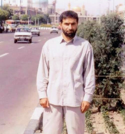 قلبم به درد می‌آید وقتی ولی فقیه ما دستش مقابلِ اجنبی خالی باشه. 
ما باید دستش رو پُر کنیم...

شادی روح مطهر.. 
شهیدحسن طهرانی مقدم،صلوات🌹