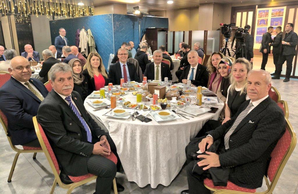 Tüm meslektaşlarımın, geçmiş dönem muhtarlık yapmış olan ve ayrıca rahmete eren muhtarlarımızın 19 Ekim Muhtarlar Günü’nü en içten dileklerimle kutluyorum. 

 #muhtarlargünü