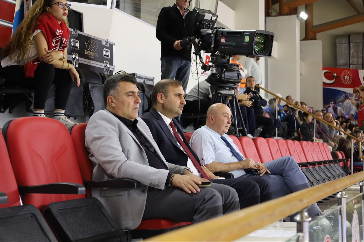 Türkiye Basketbol 2. Ligi’nde, Merkez Spor Kompleksi Spor Salonu’nda oynanan karşılaşmada Kipaş İstiklalspor, Balıkesir Büyükşehir Belediyespor’a 83-70 mağlup oldu.