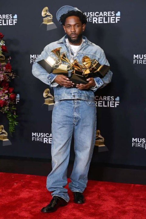 provii8's tweet image. I can confidently say Blaqbonez will defeat Kendrick Lamar in a Rap battle.