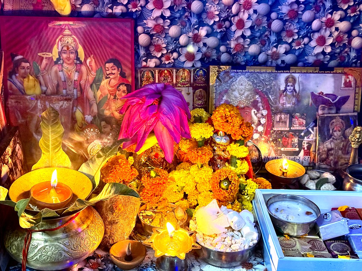 Smriti_Dwivedi_'s tweet image. समाजवादी #PDA परिवार कीं ओर से आपसभी को दीपावली की हार्दिक बधाई शुभकामनाएं..!!