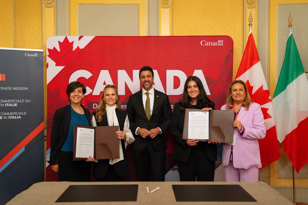 Last week in Milan, our COO Mariam Awara signed an MOU on behalf of the 🇨🇦 Canadian Hydrogen Association with 🇮🇹 H2IT.

Honored to have <a href="/MSidhuLiberal/">Maninder Sidhu</a>, Canadian Minister of International Trade, join this milestone as we strengthen Canada–Italy hydrogen collaboration. 🌍⚡️